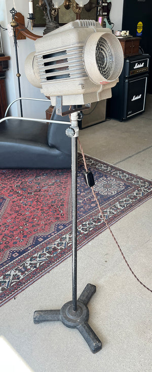 Vintage CIrca 1940-50 Naren Industries Pro Spot Adjustable Spot Light with Original Base