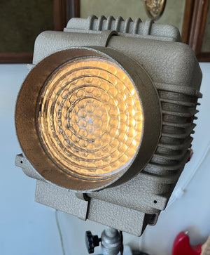Vintage CIrca 1940-50 Naren Industries Pro Spot Adjustable Spot Light with Original Base