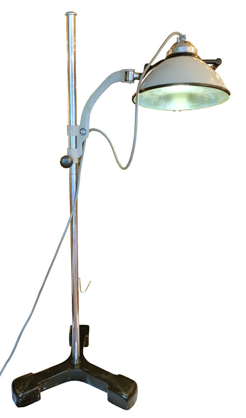 Pelton Crane O&E Dental Surgical Lamp